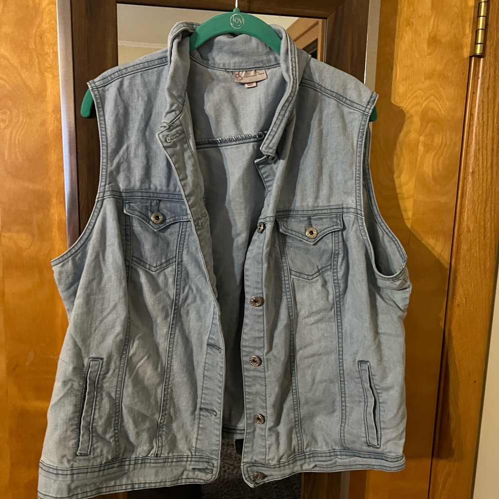 Denim vest. Size 1X.